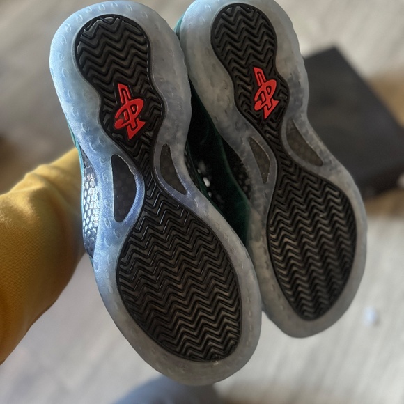 Foamposite Ones - Picture 7 of 8